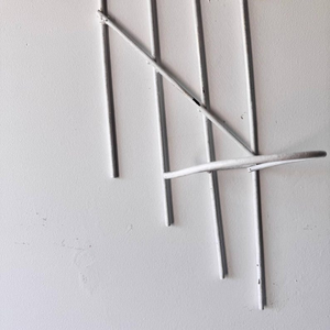 Support mural moderne en métal pour plantes à deux niveaux, porte-pots de fleurs, étagère verticale gain de place pour jardin intérieur/extérieur - Product Image 4