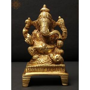 Petite statue en laiton de Chaturbhuja Lord Ganapati de 3 pouces assise sur un piédestal fait à la main en Inde - Product Image 1