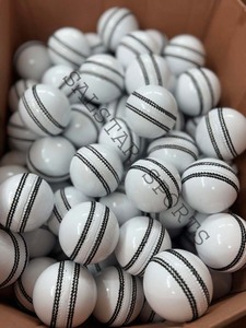 Balón de Cricket de Cuero Cosido a Mano de Primera Calidad al por Mayor, Grado A, Tamaño Adulto, 156 g, Color Blanco, Balón de Partido con Logotipo Personalizado, Suministro de Fábrica - Product Image 4