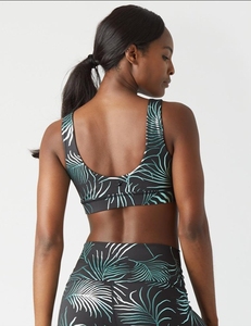 Soutien-gorge de sport à imprimé tropical pour femme, avec rembourrage et design sans couture, idéal pour le yoga, la gym et les tenues de sport. - Product Image 4