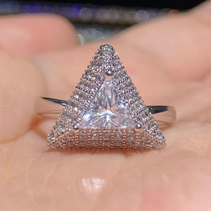 Bague rotative en argent sterling avec diamant blanc prismatique taillé en triangle, triple rangée pavée, bijou raffiné pour femme, idéale pour les soirées - Product Image 3