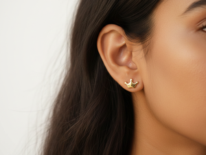 Pendientes de Corona de Oro Sólido de 14k para Mujer - Regalo Minimalista y Moderno para Bodas y Fiestas de Compromiso - Product Image 3