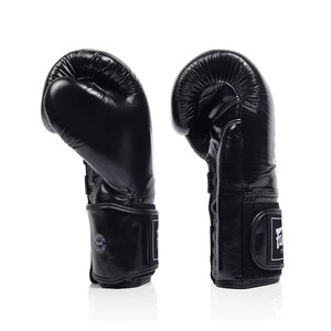Équipement de boxe Muay Thai Fairtex de haute qualité, noir, avec protège-tibias et protège-poignets, en cuir de vachette 100%, fermeture auto-agrippante. - Product Image 5