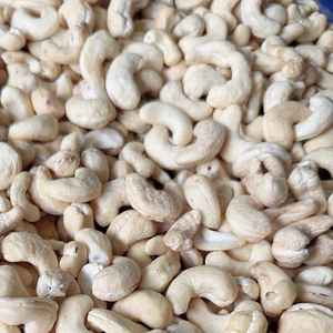 Vente Flash : Noix de Cajou Brutes du Vietnam, Bio, Entières, W320 W450, Santigo Cashew, Prix Raisonnable - Product Image 1