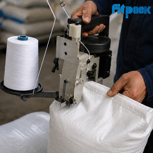 Fil à coudre premium Fitpack haute résistance 100% polyester 3 plis 3/10s, blanc - Product Image 1
