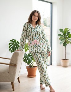Conjunto de Pijama de Algodón Tejido con Estampado Floral Hecho a Mano para Mujer, Elegante Ropa de Dormir a Rayas Verde Salvia para Verano - Product Image 6