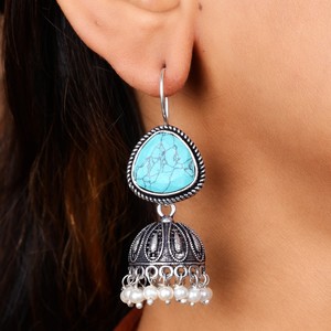 Pendientes Colgantes de Turquesa Hechos a Mano, Disponibles con MOQ |   Pendientes Jhumka de Plata Oxidada Tribal para Mujer - Product Image 2