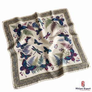 Écharpe carrée légère de qualité supérieure imprimée pour femmes, tissu doux et confortable, fabricant OEM ODM, produits textiles personnalisés Maurice - Product Image 5