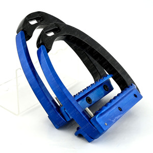 Equipo de estribo de aluminio de súper seguridad multifuncional Estribos ecuestres para montar a caballo Estribos de seguridad de alto impacto ingleses - Product Image 5