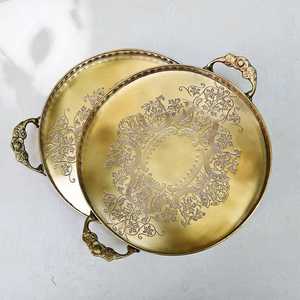 Bandeja Decorativa Redonda con Grabado Floral y Asa, Diseño Tradicional, Paquete Individual - Product Image 5