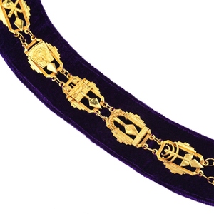 Collier Maîtres de la Légion Royal Select, plaqué or, avec symboles et emblèmes géométriques dorés, en velours violet, pour cérémonie et tenue de cérémonie de loge - Product Image 4