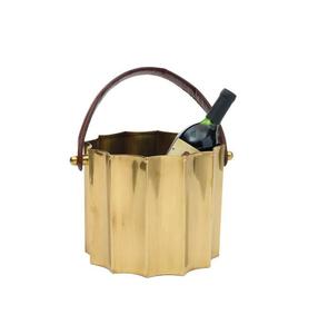 Cubo de hielo de latón puro de diseño para enfriar botellas de champán y una opción de regalo perfecta para inauguración de casa o aniversario. - Product Image 1