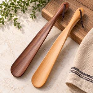 Lot de 2 Chausse-pieds en bois faits à la main, à long manche, en noyer et hêtre, avec boucle en cuir, aide à l'enfilage des chaussures, qualité supérieure - Product Image 5