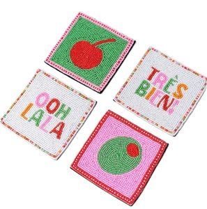 Posavasos Festivo Bordado a Mano con Cuentas de Semillas, Posavasos de Lujo con Temática Navideña y Bordado de Cuentas - Product Image 2