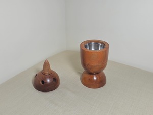 Quemador de incienso de madera de acacia natural, difusor aromático para uso en todas las estaciones, hecho a mano con tapa cónica por Curio Craft. - Product Image 5