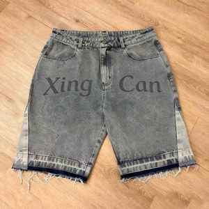 Shorts en jean déchirés pour hommes, style streetwear, avec appliques brodées personnalisées, ourlet brut, effet usé et délavé à l'acide - Product Image 2