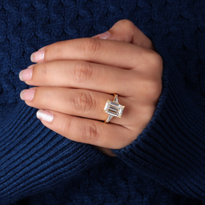 Anillo de Compromiso con Corte Esmeralda de 5.00 CT, Diamante Cultivado en Laboratorio, Regalo de Boda para Mujer, Anillo de Aniversario para Ella, Certificado IGI - Product Image 2