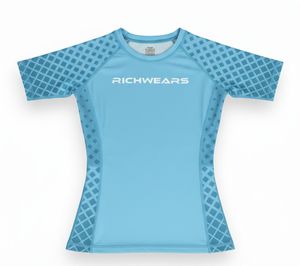 เสื้อรัดรูปแขนสั้นสำหรับผู้หญิง สำหรับกีฬา MMA BJJ แห้งเร็ว ระบายอากาศได้ดี เหมาะสำหรับว่ายน้ำ เล่นเซิร์ฟ และต่อสู้ - Product Image 1