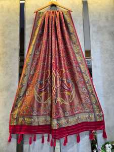 Dupatta en soie pashmina de qualité supérieure avec un design traditionnel élégant, idéal pour les mariages ethniques et les occasions festives pour femmes (7 HDP soie pashmina hd 1) - Product Image 5