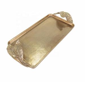 Bandeja de metal de diseño moderno de alta calidad con mango de hoja Bandeja de metal decorativa Mesa de centro de metal Bandeja de servicio - Product Image 1