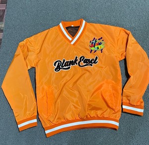 Chaqueta Cortavientos Retro Naranja Personalizada con Cuello en V para Hombre, Sudadera de Nylon con Logotipo Personalizado, Ropa Deportiva Urbana de Moda - Product Image 2