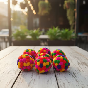 Décoration de boules pompon colorées Holi du Rajasthan en laine |   Décoration de mariage sur le thème indien pour les jeux et événements Mehndi Sangeet Haldi - Product Image 1