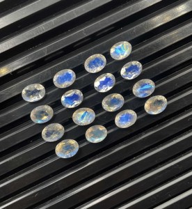 มูนสโตนสีรุ้งธรรมชาติ รูปไข่ ขนาด 6*8 มม.  รับรองโดย IGI สำหรับทำเครื่องประดับ - Product Image 1