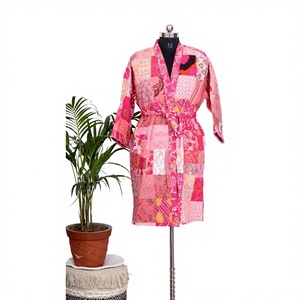 Robe de chambre kimono en soie indienne rose multicolore, style Kantha, vente en gros, vêtements de nuit faits main, patchwork, robe longue maxi - Product Image 1
