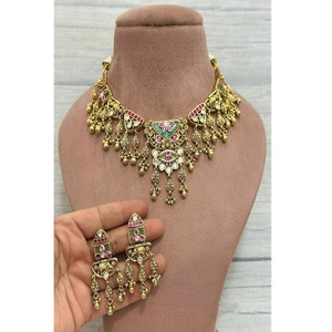 งานปาร์ตี้ Sabyasachi ประดับมุกเทียมทำด้วยมือชุบทองด้วยทองเหลืองชุบทองอย่างดี - Product Image 1