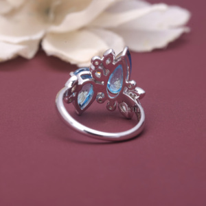 Anillo Floral con Diamantes Cultivados en Laboratorio Azules Certificados por IGI en Oro Blanco/Rosa y Amarillo de 14K, Anillo de Diamantes con Corte Pera y Marquesa - Product Image 4