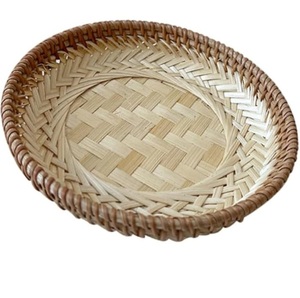Plateau de service décoratif en rotin et bois, fait main, de forme arrondie, pour boissons froides ou café, fourni par l'Inde - Product Image 2