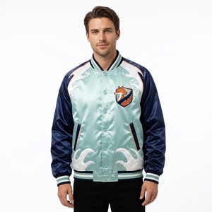 Chaqueta Bomber Varsity de Satén Personalizada para Hombre y Mujer con Logotipo en el Pecho, Parches en las Mangas y Bordado en la Espalda, Proveedor OEM - Product Image 5