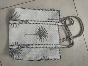 Sacs matelassés Kantha floraux faits à la main en coton, sac fourre-tout patchwork vintage à imprimé floral, sac à bandoulière durable, sac artisanal bohème - Product Image 3