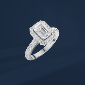 Bague de fiançailles classique en diamant taille émeraude en PT950 avec halo et diamants latéraux pour femme - Product Image 1
