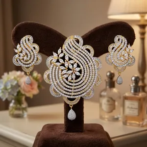 Magnifique ensemble collier et boucles d'oreilles plaqué or avec chaîne à maillons élégante, finition blanche et pierres CZ, pour femme, idéal pour les mariages. - Product Image 2