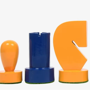 Juego de ajedrez moderno de la serie Berliner, piezas de madera de boj azul y amarillo, Rey de 3.7 pulgadas, a precio económico. - Product Image 1