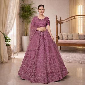 Lehenga Choli con bordado de hilo pesado y lentejuelas, falda acampanada, blusa elegante y dupatta suave, ideal para bodas y fiestas. - Product Image 3