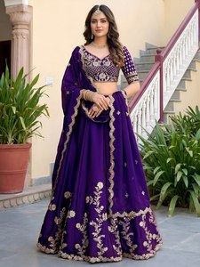 Robe de demoiselle d'honneur en mousseline de soie brodée violette avec un chemisier à col en V, des manches trois quarts, une coupe en A et une longueur au sol - Product Image 1