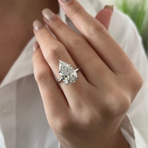 Bague solitaire en or blanc 18 carats avec diamant de laboratoire taille poire, style classique pour femme, pour l'exportation en gros - Product Image 3