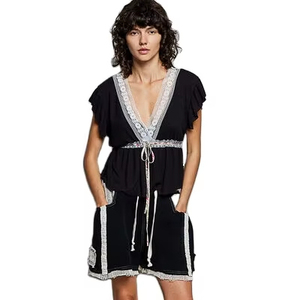 Blusa de Manga Corta con Cuello en V, Volantes y Detalle de Encaje, Marca POL - Product Image 1