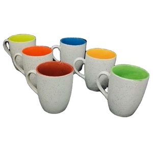 Ensemble de tasses à lait en céramique à motif de pois classiques, fabriqué en Inde - Product Image 1
