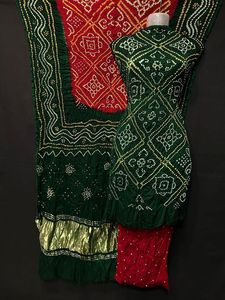 Ensemble de salwar kameez en soie Gajji du Rajasthan de qualité supérieure, avec motif Bandhani, teint à la main, style ethnique traditionnel, avec dupatta - Product Image 2