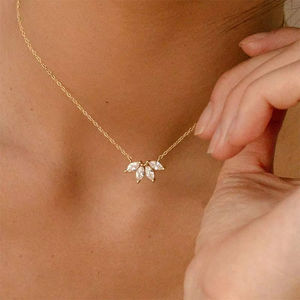 AMBER JEWELS Collier Pendentif Minimaliste Plaqué Or 14K avec Perle d'Eau de Mer et Zircon Taille Marquise, Chaîne Serpent, pour Femme, Usage Quotidien - Product Image 1