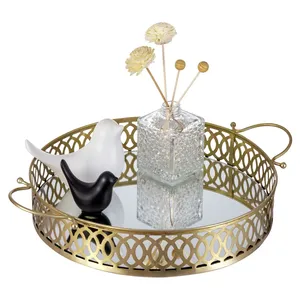 Plateau de service en métal fait main de luxe avec finition dorée haut de gamme pour table à manger moderne, décoration intérieure et hôtellerie – Métal décoratif - Product Image 5