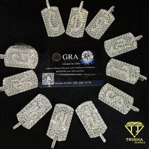 จี้เพชรโมอิสซาไนต์ดีไซน์เนอร์ เงินแท้ 925 ประดับเพชรแบบ Iced Out พร้อมการฝังเพชรทรงบาแกตต์ที่เปล่งประกาย - Product Image 5