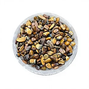 Vente en gros de copeaux d'agate œil de tigre polis, cristal concassé 3-5 mm pour la décoration de la maison et des fêtes par AMAYRA CRYSTALS EXPORTS INDIA - Product Image 1