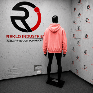 Sudadera con Capucha Rosa con Gráficos y Letras Blancas en Grafiti, Sudadera Oversize Texturizada de Estilo Urbano Informal - Product Image 4