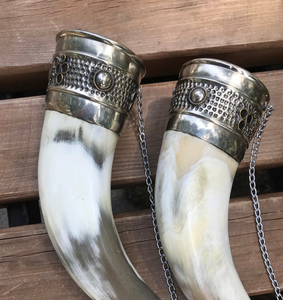 Ensemble de cornes à boire viking artisanales écologiques de haute qualité avec bordure en argent allemand, support en bois, collection de mugs à bière médiévaux, cadeau - Product Image 4