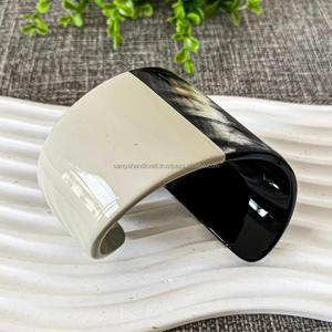 Brazalete de Cuerno de Búfalo Pulido Ancho, Artesanía, Arte Popular, Diseño Animal, Color Natural del Cuerno, Alta Calidad, Regalo Empresarial - Product Image 3