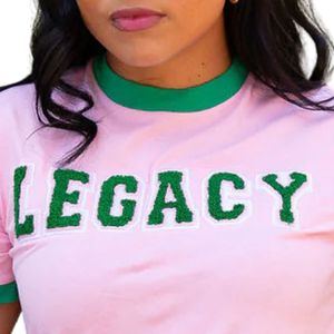 T-shirt Varsity AKA Pink Legacy pour femme, avec lettres grecques, bordure contrastée, coton premium, style décontracté et élégant - Product Image 4